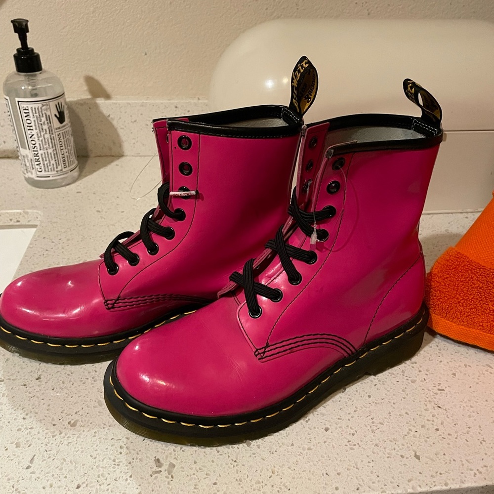 Hot pink dr martins great ahape no scratches